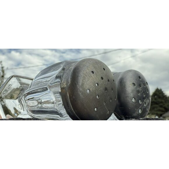 Ribbed Hoosier Cabinet Footed Salt & Pepper Shaker Set Clear Glass - Picture 8 of 9